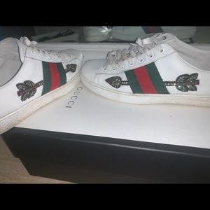 Gucci embroidered arrow aces sneaker